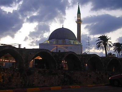 Acco_Al_Jazzer_Mosque_at_dusk_tb_n122100
